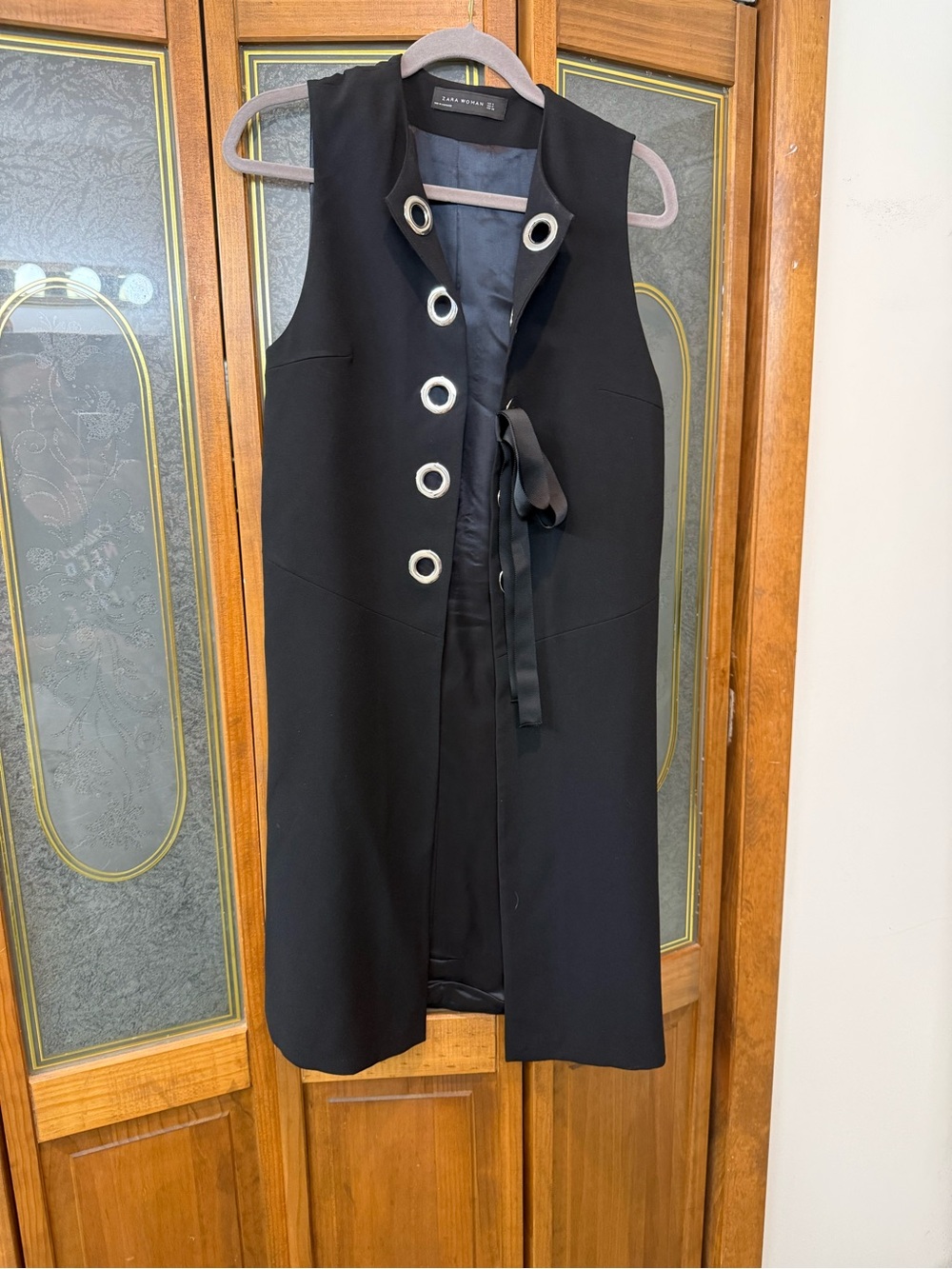 ZARA LADIES Black Sleeveless Grommet-Front Vest Jacket, EUC